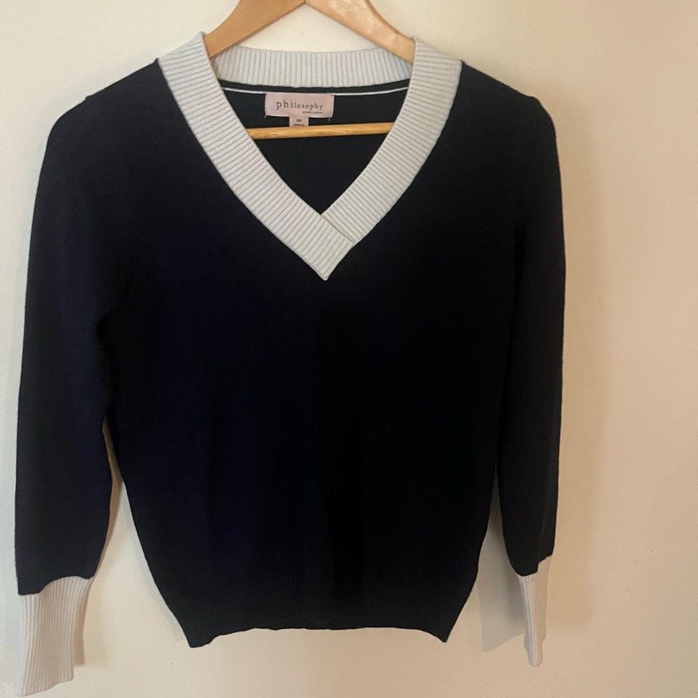 Philosophy Women's V-Neck Sweater in Navy and White